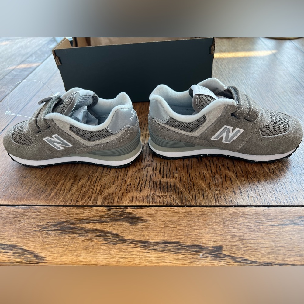 Rare New Balance 574 Toddler Sneakers, Size 7 wide, NIB NWT Hook & Loop Velcro